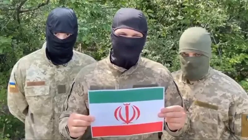 «سفينة واحدة لم تكن كافية».. ملثمون أوكرانيون يهددون إيران بالقتل والحرق