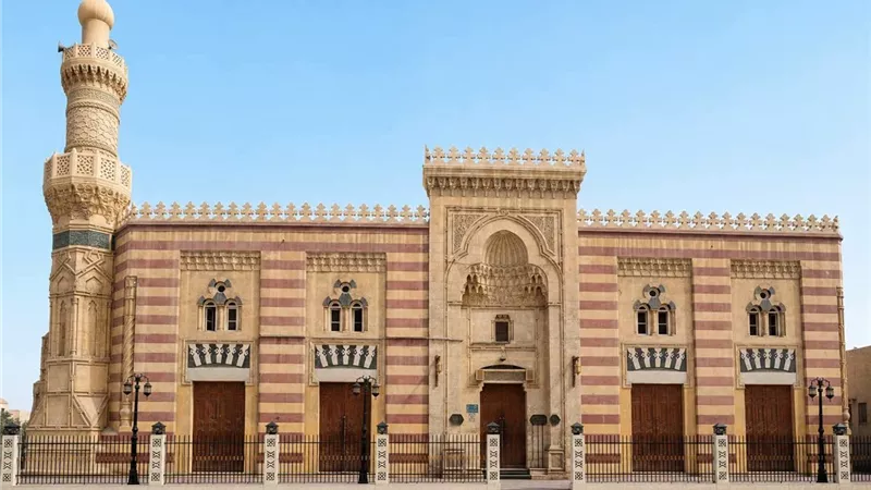 المسجد العباسي بالإسماعيلية.. منارة تاريخية ودعوية تمتد لأكثر من قرن (صور)
