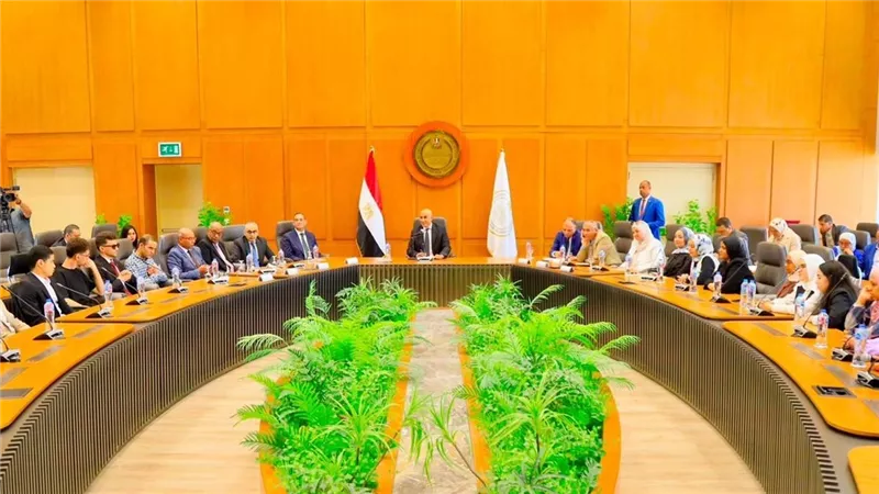 بالصور.. وزير التعليم يكرم أوائل الثانوية العامة 2026