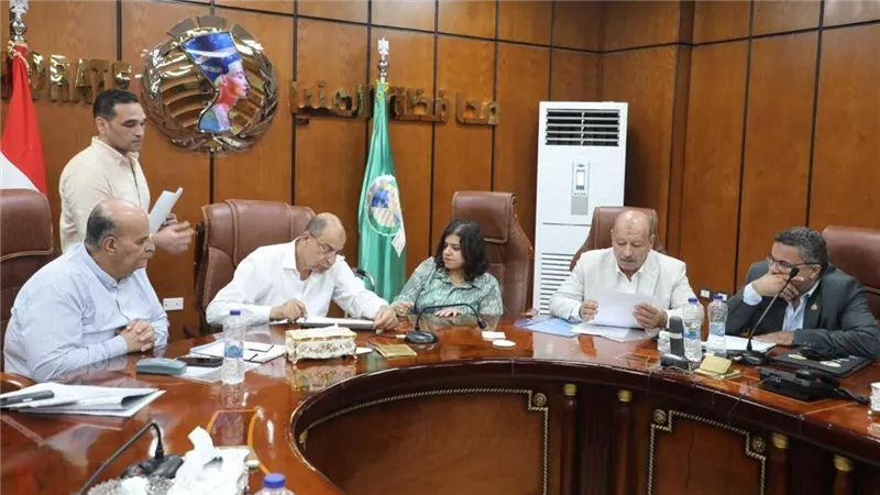 خلال لقائه أعضاء البرلمان.. محافظ المنيا يعلن إطلاق مبادرة للتوعية بقانون التصالح