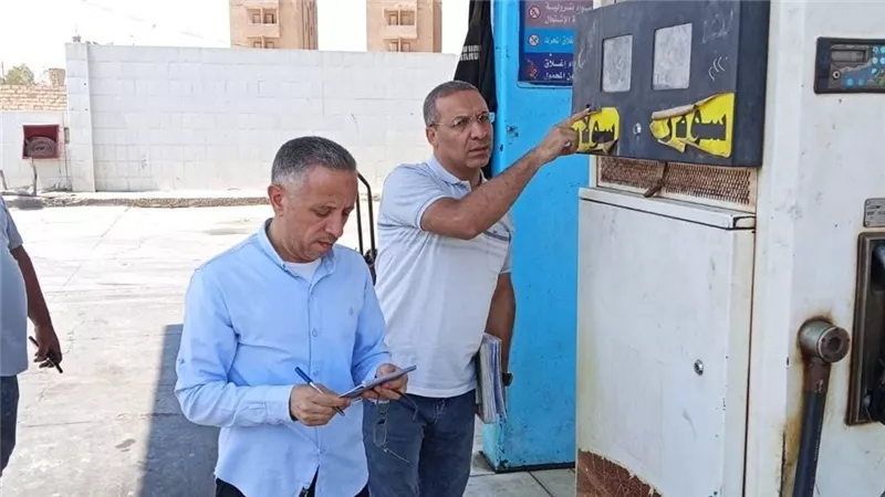 تموين بني سويف يضبط 3 أطنان كلور مجهول المصدر و1350 عبوة عصير 