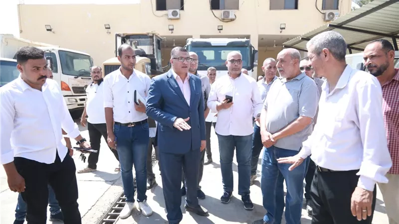 خلال زيارته لفرشوط.. محافظ قنا يوجه بحظر التوك توك وفتح 6 منافذ لشحن كارت الكهرباء