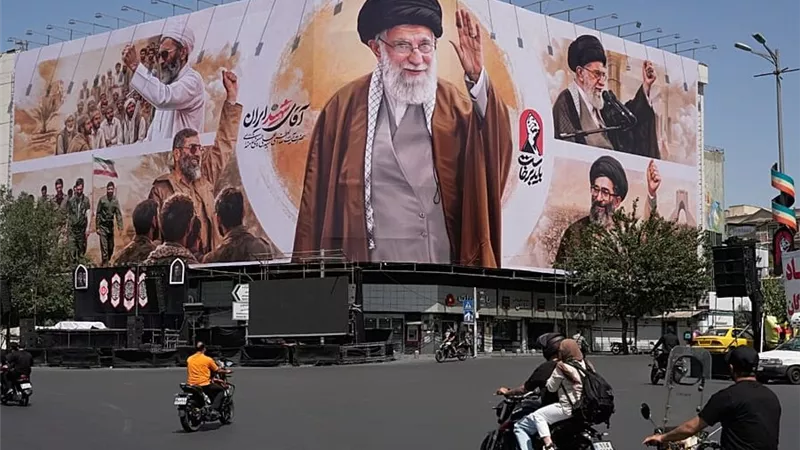 صراع داخل طهران.. انقسام بين قادة إيران حول الحرب والمفاوضات مع الولايات المتحدة 
