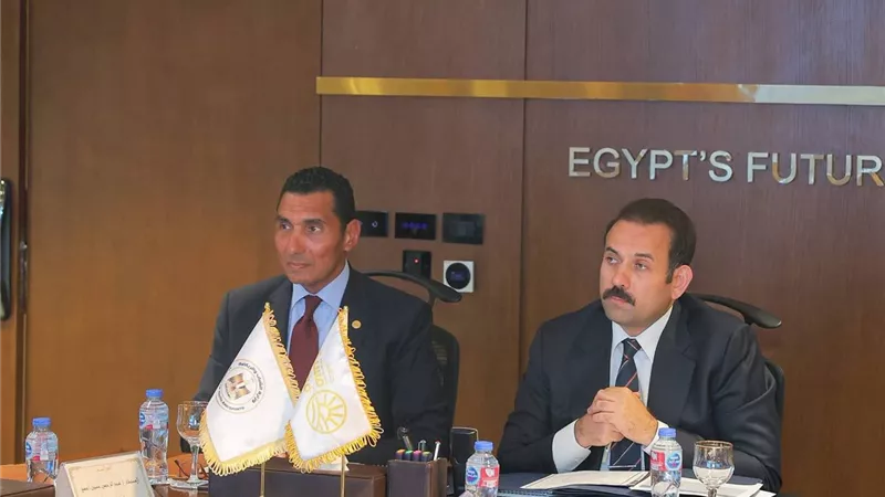 وزير الشباب ومدير جهاز مستقبل مصر يناقشان تعزيز التكامل المؤسسي
