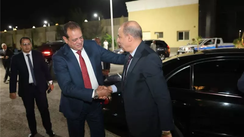 محافظ المنيا يهنئ مدير الأمن الجديد بمناسبة توليه مهام منصبه