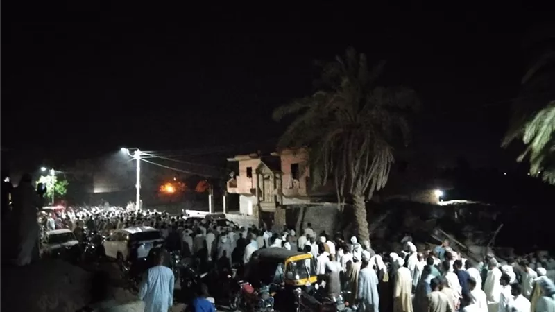 تشييع جثامين 3 شباب من عزبة محمد يوسف بالفيوم بعد وفاتهم غرقا في مطروح