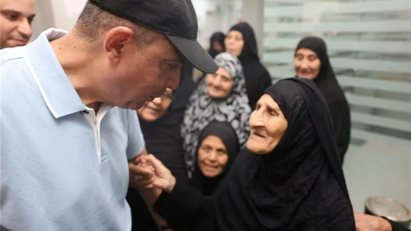 محافظ المنيا يتفقد مكتب بريد تانوف ويطمئن على الخدمات