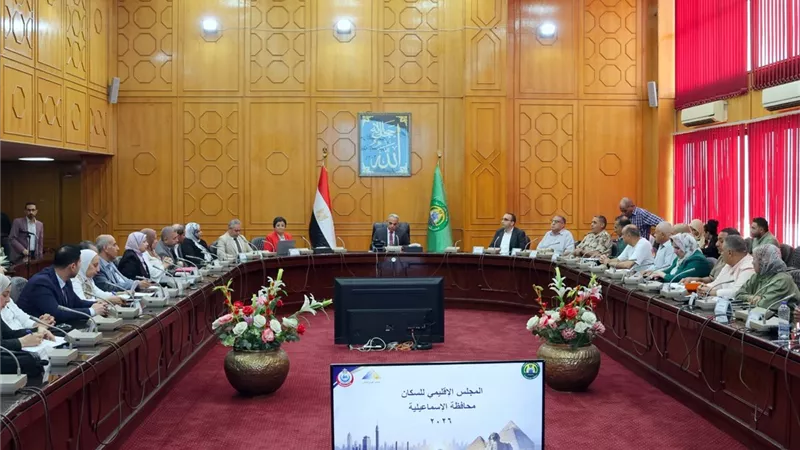 الإسماعيلية تبحث تحديات السكان.. اجتماع موسع برئاسة المحافظ ونائب وزير الصحة