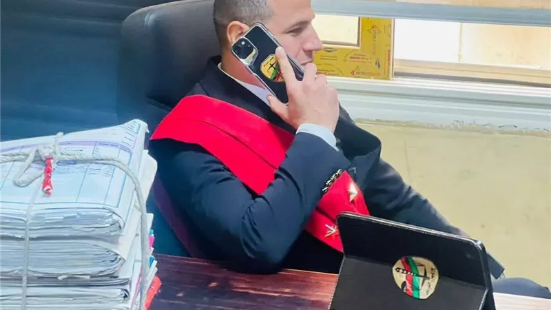 وشاح مقلد وفيديوهات على المنصة.. اعترافات المستشار المزيف تكشف خطة النصب على المواطنين