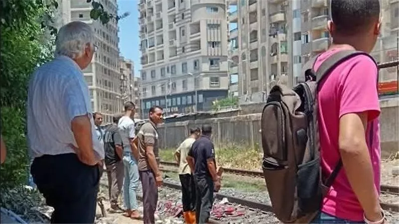 كانت بتعدي المزلقان.. مصرع سيدة صدمها قطار الصعيد في قنا