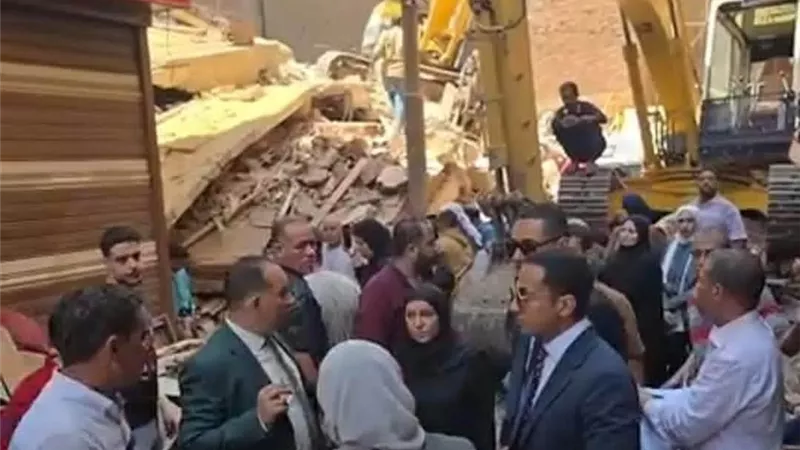 النيابة الإدارية تحقق في انهيار عقار زفتى.. ومعاينة ميدانية وسماع أقوال الشهود