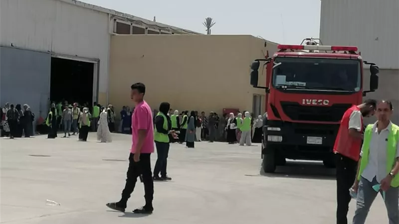 38 مصابًا في حريق مصنع ملابس بالعاشر من رمضان.. والإسعاف تنقل المصابين للمستشفيات