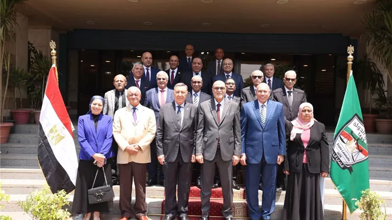 في زيارة رسمية.. رئيس المحكمة الدستورية العليا يهنئ رئيس هيئة قضايا الدولة الجديد