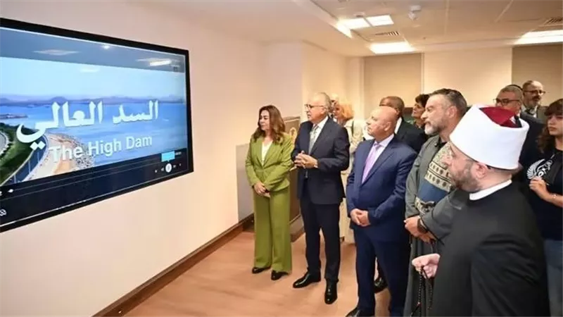 وزير الري يفتتح 