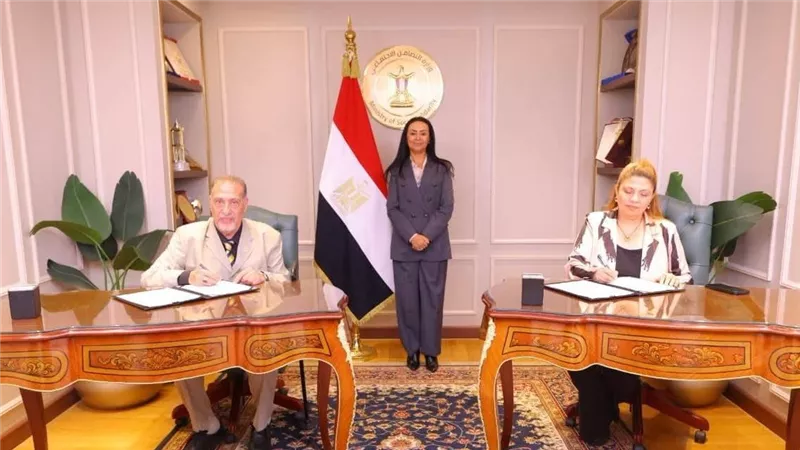 وزيرة التضامن تشهد توقيع عقود تمويل مشروعات متناهية الصغر مع صندوق دعم الصناعات الريفية 