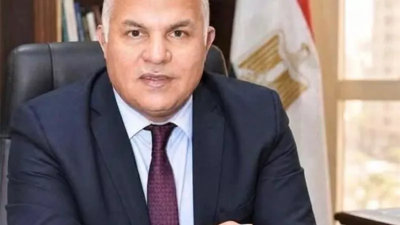 وكيل «تعليم الدقهلية» يتوجه إلى المستشفى لمتابعة واقعة وفاة تلميذ بمدرسة هشام بركات