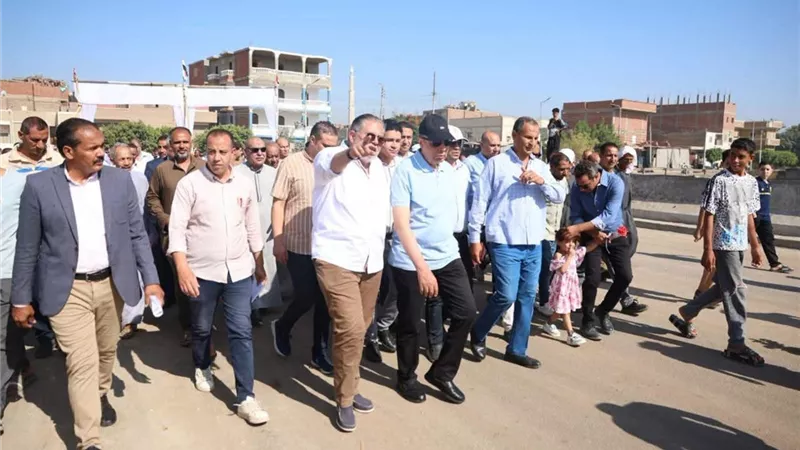 محافظ المنيا يتفقد التشغيل التجريبي لكوبري “عزب التل” بديرمواس