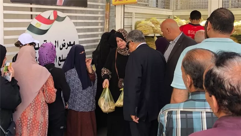 التخفيضات تتجاوز 20%... محافظ الدقهلية يتابع توافر السلع بالمعرض الدائم في المنصورة 