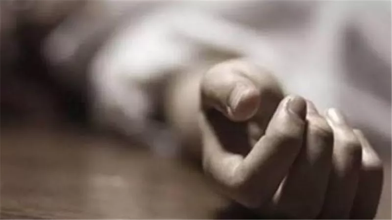 نيابة شرق بالإسكندرية تباشر التحقيقات بواقعة قتل شاب لوالده وطعن والدته وشقيقه