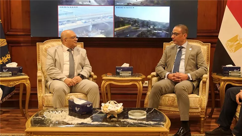محافظ الجيزة يهنئ مدير الأمن الجديد اللواء حاتم حسن بتوليه مهام منصبه 