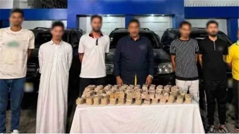 ضبط 7 متهمين بحيازة 500 ألف عبوة سجائر مهربة داخل مخزن في باب الشعرية