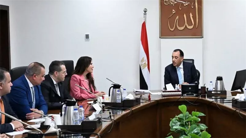 رئيس الوزراء يستعرض استراتيجية تطوير وتنمية مدن الساحل الشمالي الغربي والموقف التنفيذي