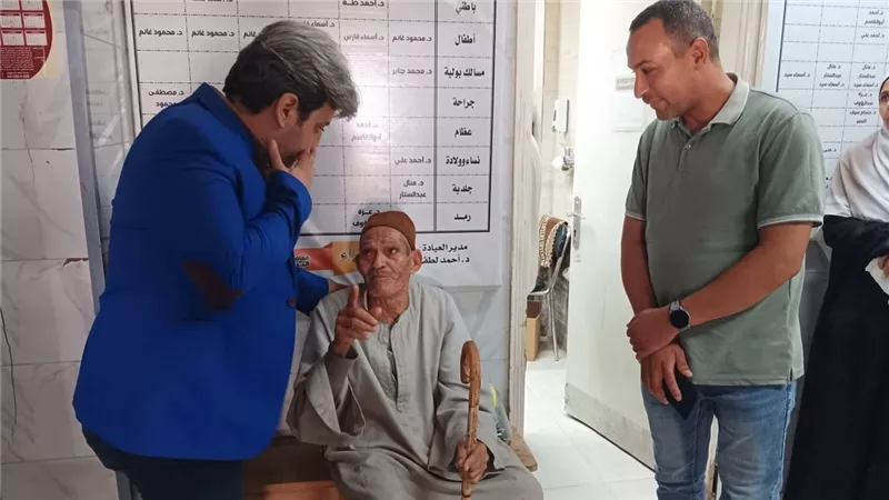 إحالة 5 عاملين للتحقيق خلال جولة مفاجئة للتأمين صحي ببني سويف