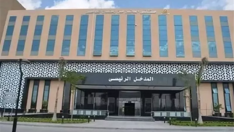 العثور على جثة فتاة داخل مصنع ملابس بالعاشر.. والنيابة تنتدب الطب الشرعي