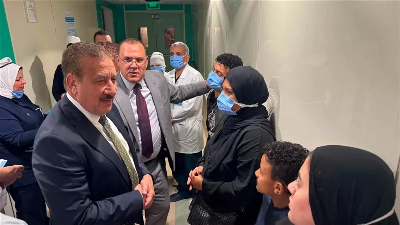 محافظ بورسعيد يتابع الحالة الصحية لـ«أبو عبده» منجد المناخ ويوجه بتقديم الدعم اللازم