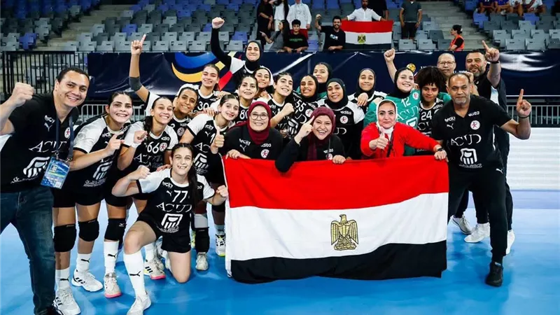 وزير الرياضة يشيد بإنجاز بطلات مصر لكرة اليد بعد الصعود التاريخي إلى المربع الذهبي