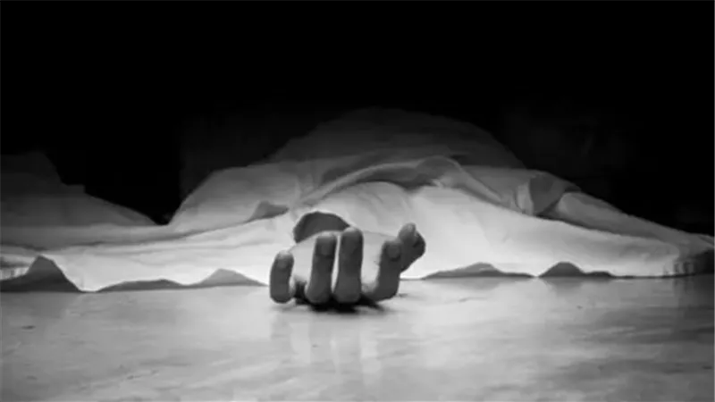 مصرع شاب صعقًا بالكهرباء أثناء إصلاح مصباح داخل منزله في المنيا