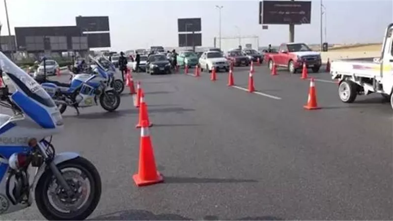 تنفيذًا لأعمال كوبري جديد.. غلق وتحويلات مرورية بطريق السويس بالقاهرة