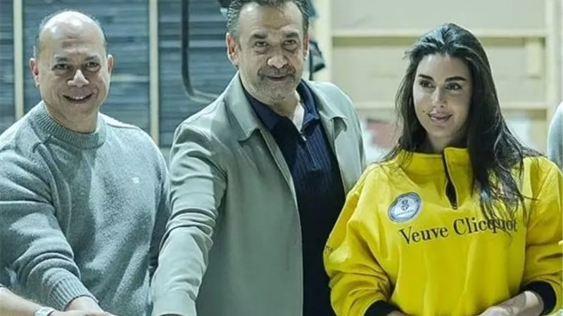 «مطلوب عائليًا».. كريم عبدالعزيز وياسمين صبري يجتمعان في صيف 2026