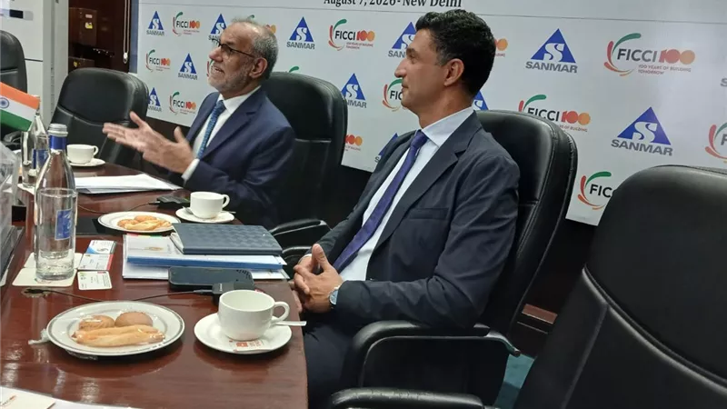 تعزيز التعاون الصناعي والاستثماري.. وزير الصناعة يبحث مع اتحاد غرف التجارة والصناعة الهندية فرص الشراكة