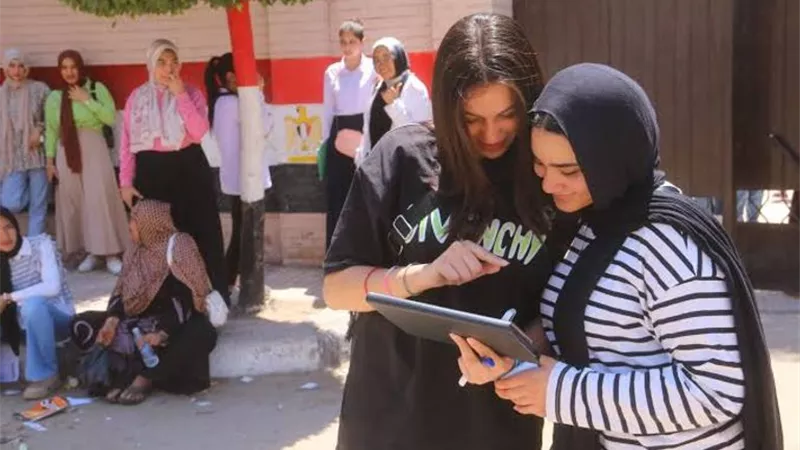 من يستحق تابلت أولى ثانوي 2026؟.. التعليم تعلن الفئات والأوراق المطلوبة