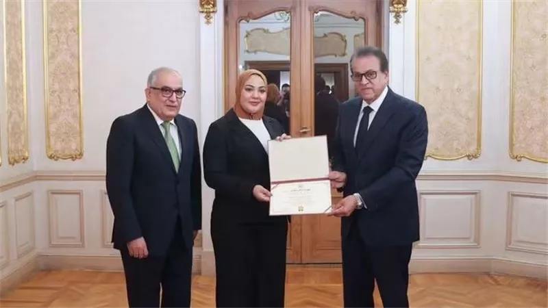 وزير الصحة يُكرم فرق التمريض بعيادات مدينة نصر ومدير عيادة التأمين الصحي 