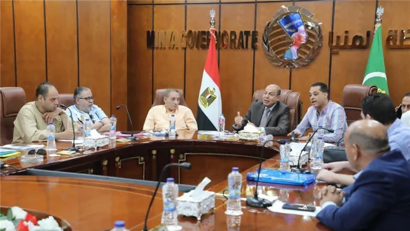 خلال لقائه أعضاء البرلمان.. محافظ المنيا يوجه بسرعة الاستجابة لطلبات المواطنين 