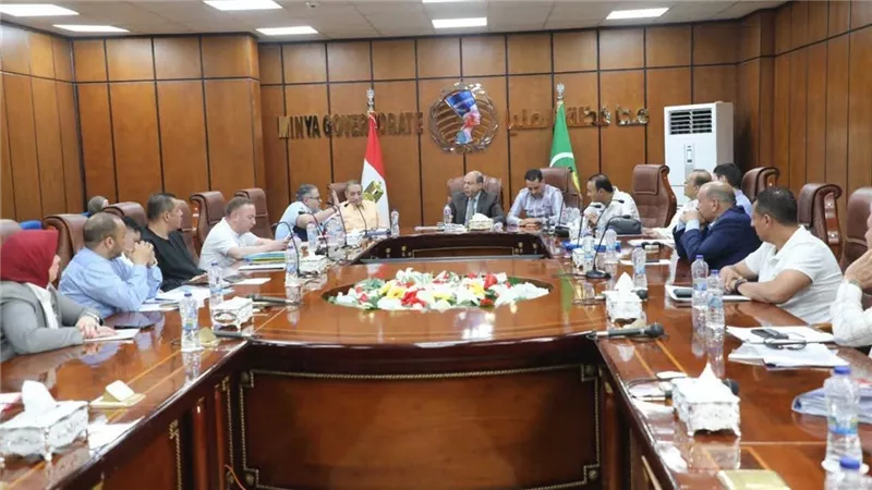 تيسيرات قانون التصالح.. محافظ المنيا يوجه بتفعيل حملات «طرق الأبواب» للوصول للمواطنين