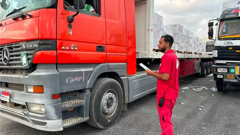 الهلال الأحمر المصري يطلق قافلة «زاد العزة 251» إلى غزة محملة بـ3,100 طن من المساعدات الإنسانية