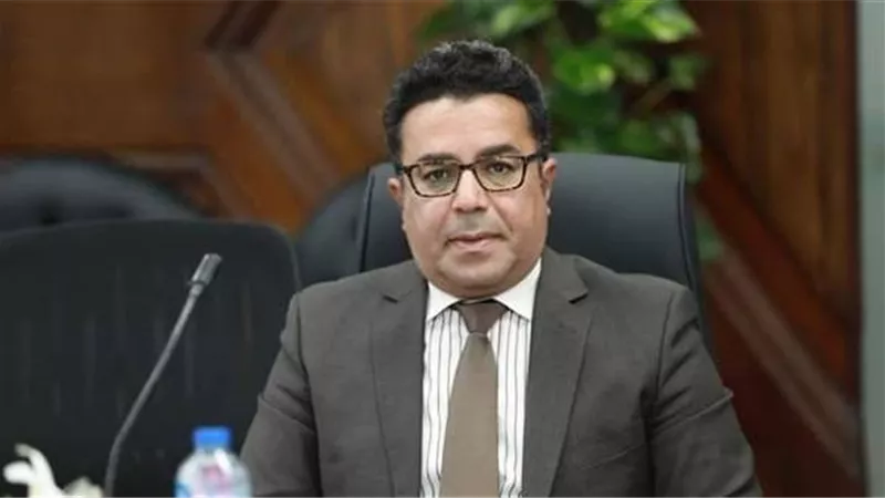 بعد غرامة الـ50 جنيه.. باسل عادل يطالب وزير النقل بالرحمة: المواطن مش ناقص أعباء