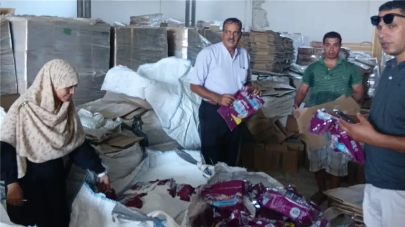 «165 طن منظفات».. ضبط مخزن سري لإعادة تعبئة مسحوق غير صالح بالشرقية