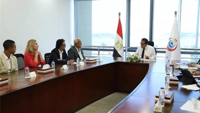 وزير الصحة يبحث مع 