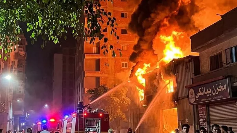 السيطرة على حريق هائل بمخزن أخشاب بمنطقة العجمى بالإسكندرية 