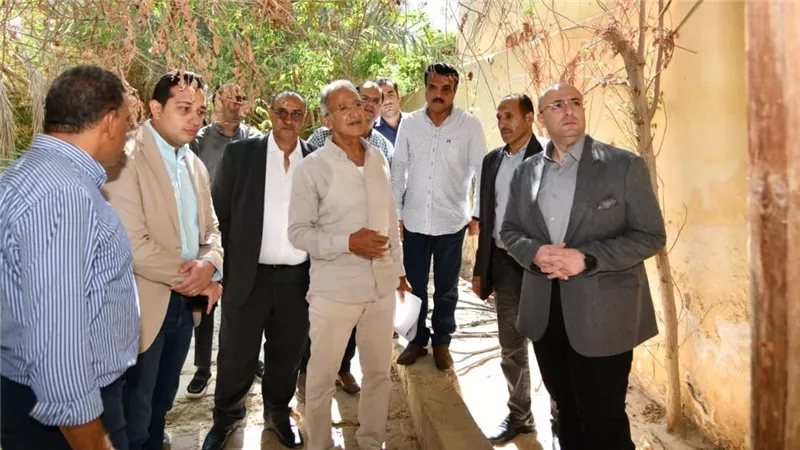 محافظ الفيوم ووزير الثقافة الأسبق يبحثان إنشاء مركز ثقافي بقرية تونس
