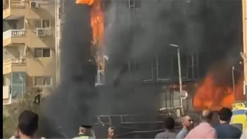 المعاينة الأولية ترجح ماسًا كهربائيًا بأحد أجهزة التكييف وراء حريق مول حدائق الأهرام