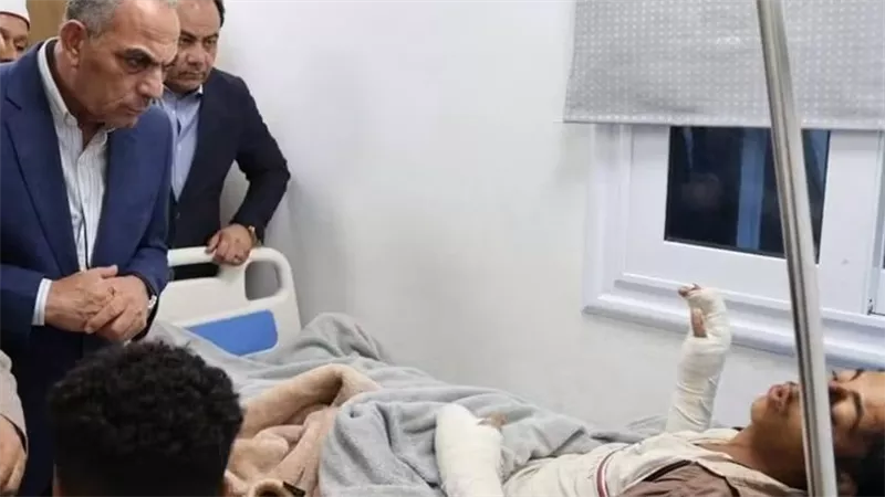 محافظ الإسماعيلية يتابع حالة المصابين بحادث الدواويس في مستشفى القصاصين (صور) 