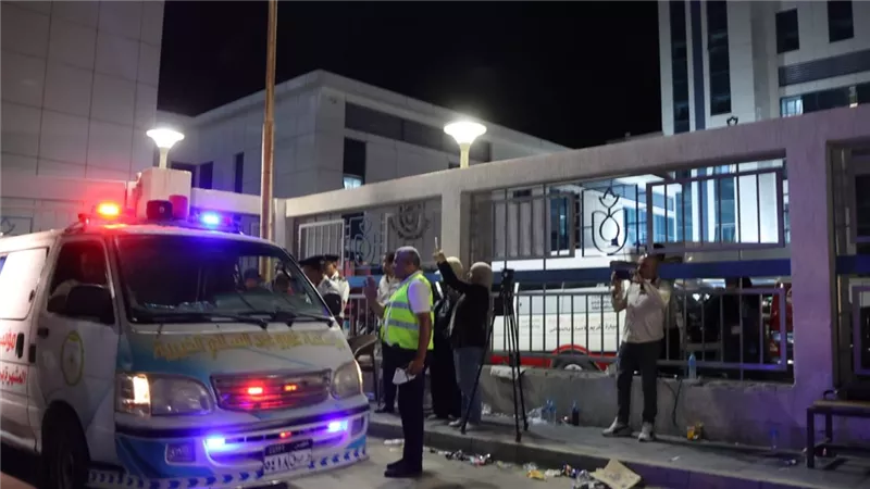 بالصور.. بدء إجراءات تسليم جثامين ضحايا حادث الإسماعيلية لذويهم
