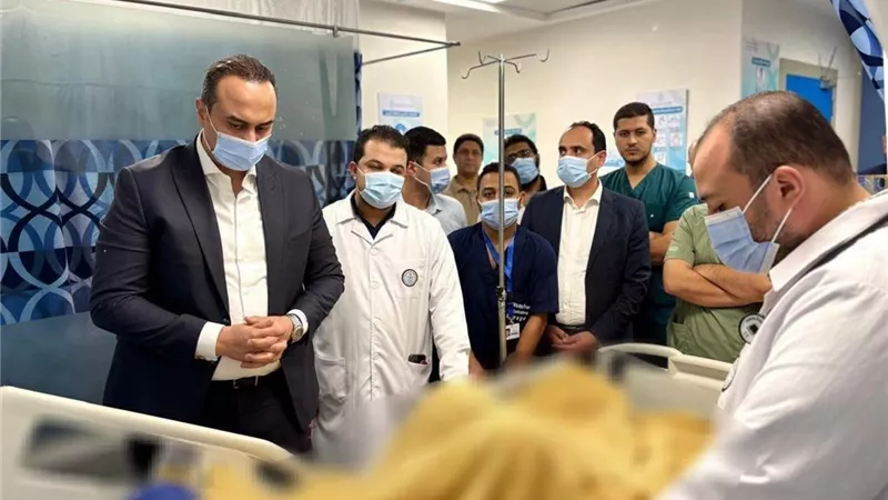 رئيس هيئة الرعاية الصحية يتفقد مصابي حادث الدواويس ويؤكد: استقبال وعلاج كافة الحالات تم داخل مستشفيات الهيئة بالإسماعيلية