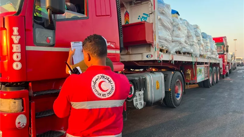 «زاد العزة» تواصل الطريق إلى غزة.. 2,741 طنًا من المساعدات في قافلة جديدة
