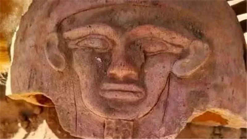 بموائد قرابين وتماثيل نذرية.. كشف أثري مثير يزيح الستار عن مومياوات وتوابيت في الواحات